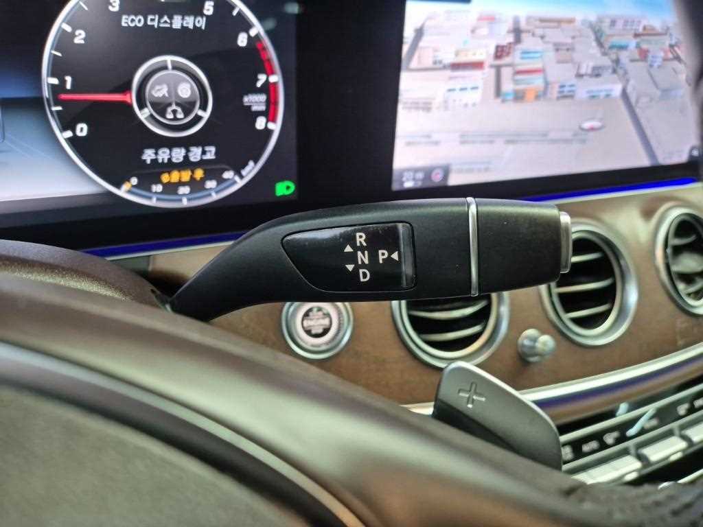 [벤츠] E-클래스 W213 E300e 4MATIC 익스클루시브 - 이미지 8
