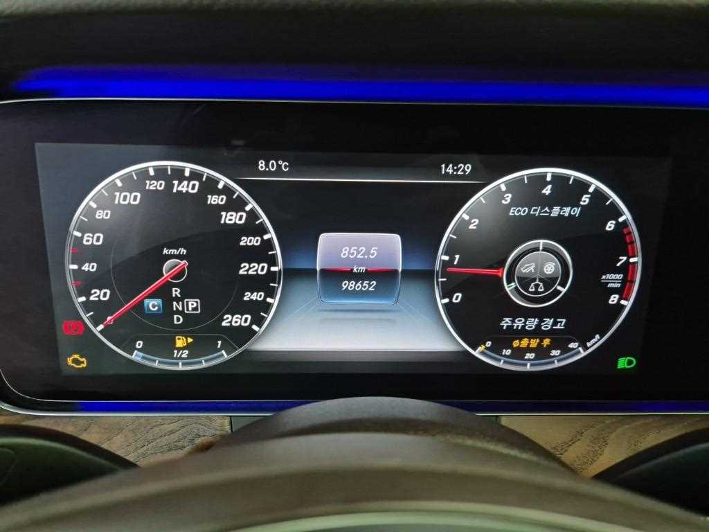 [벤츠] E-클래스 W213 E300e 4MATIC 익스클루시브 - 이미지 6