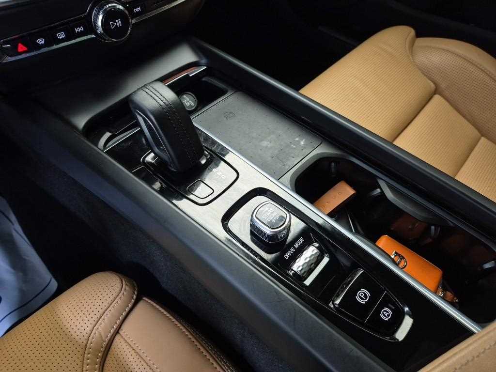 [볼보] V60 크로스 컨트리 2세대 2.0 B5 프로 AWD - 이미지 8