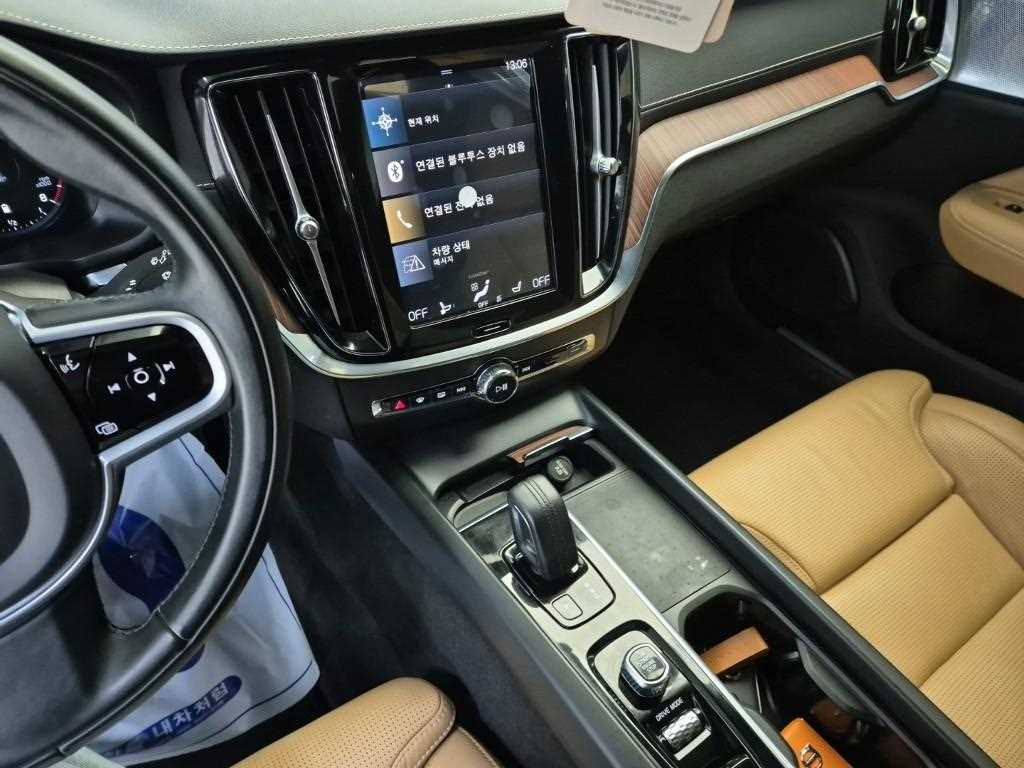 [볼보] V60 크로스 컨트리 2세대 2.0 B5 프로 AWD - 이미지 10