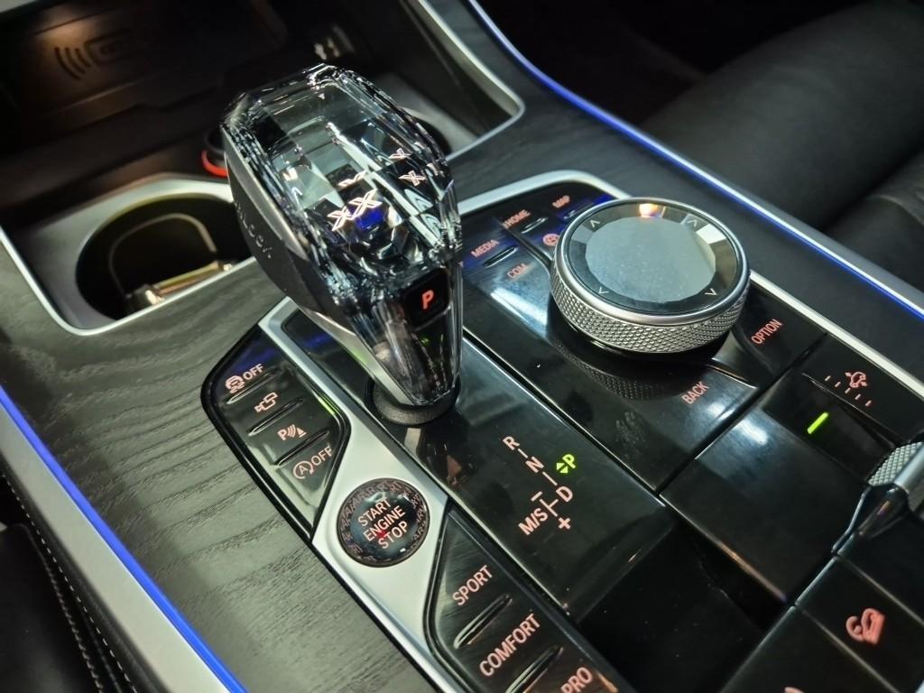 [BMW] X7 (G07) xDrive 30d 디자인 퓨어 엑셀런스 6인승 - 이미지 8