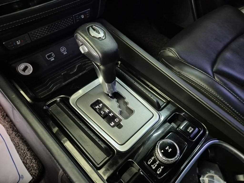 [KG모빌리티(쌍용)] G4렉스턴 디젤 2.2 4WD 유라시아 에디션 (7인승) - 이미지 8