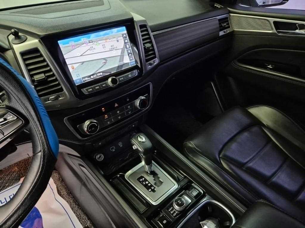 [KG모빌리티(쌍용)] G4렉스턴 디젤 2.2 4WD 유라시아 에디션 (7인승) - 이미지 10