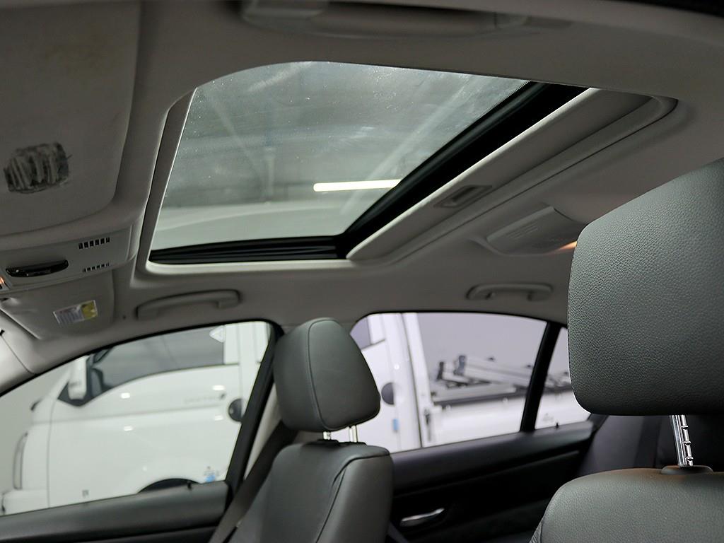 [BMW] 3시리즈 (E90) 320i 세단 - 이미지 14