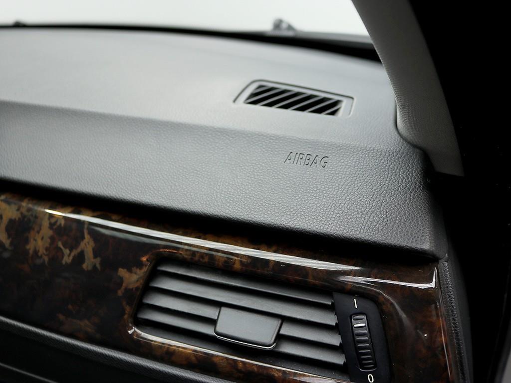 [BMW] 3시리즈 (E90) 320i 세단 - 이미지 18