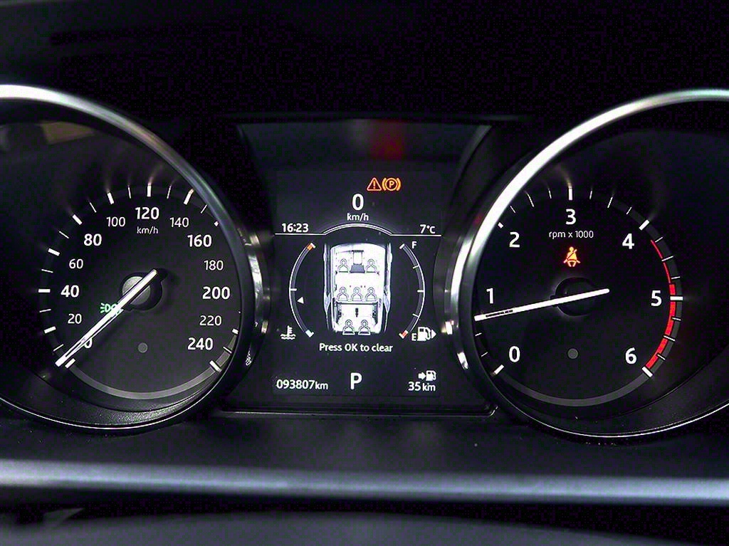 [랜드로버] 디스커버리5 2.0 SD4 SE - 이미지 6