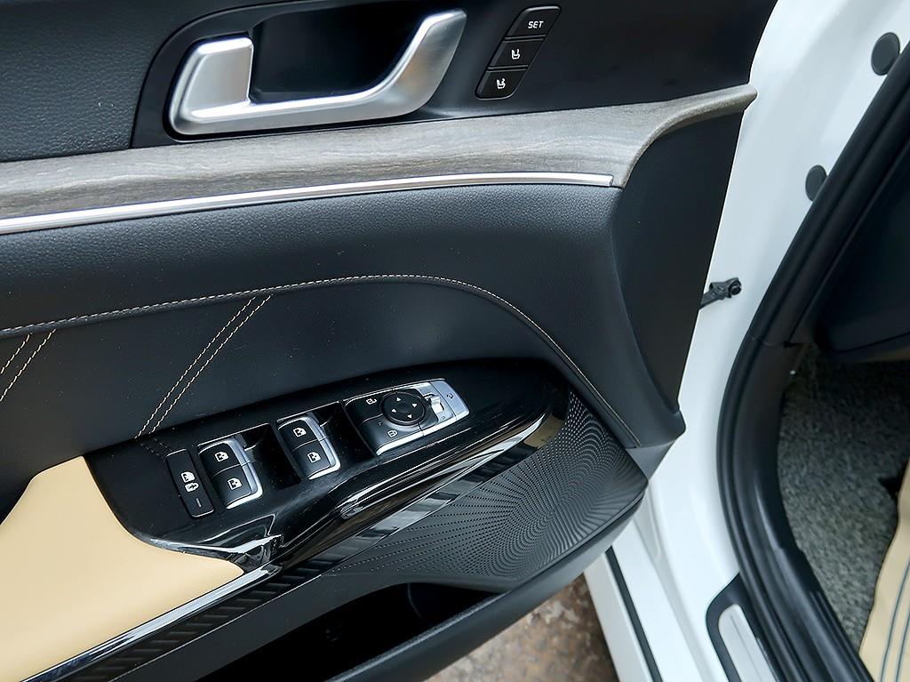 [기아] K5 3세대 하이브리드 2.0 시그니처 - 이미지 16