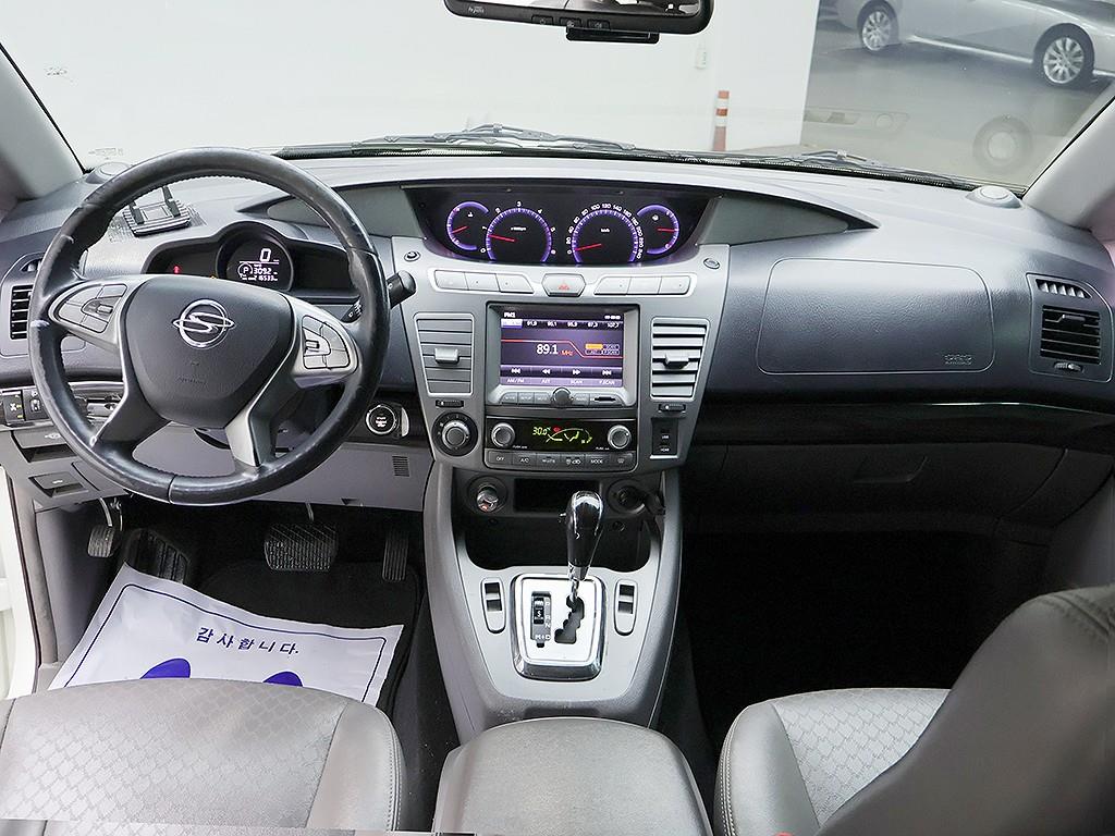 [KG모빌리티(쌍용)] 코란도투리스모 4WD TX 9인승 - 이미지 5