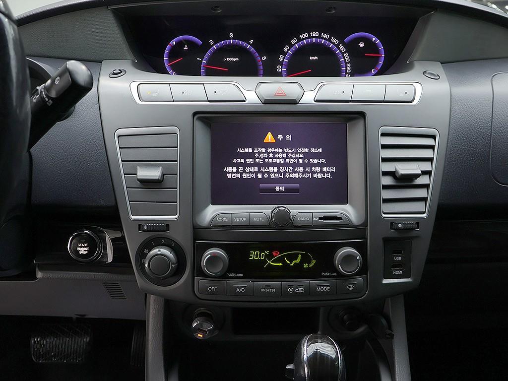 [KG모빌리티(쌍용)] 코란도투리스모 4WD TX 9인승 - 이미지 9