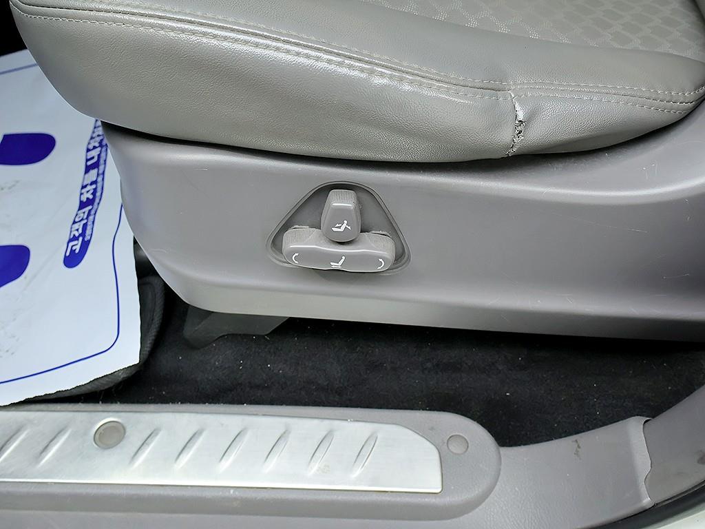 [KG모빌리티(쌍용)] 코란도투리스모 4WD TX 9인승 - 이미지 14