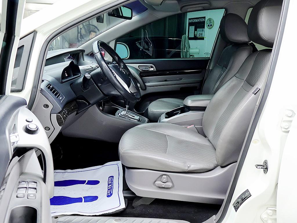 [KG모빌리티(쌍용)] 코란도투리스모 4WD TX 9인승 - 이미지 11