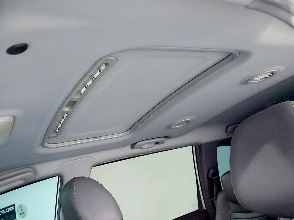 [KG모빌리티(쌍용)] 코란도투리스모 4WD TX 9인승 - 이미지 15