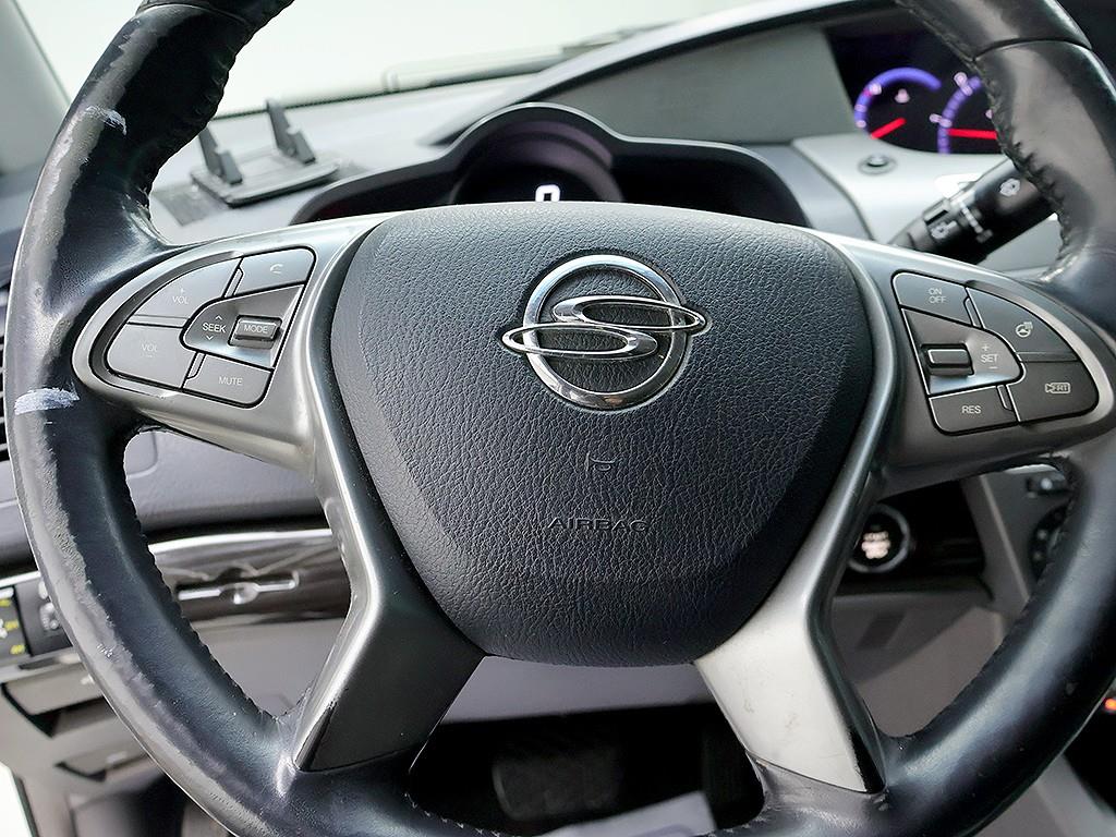 [KG모빌리티(쌍용)] 코란도투리스모 4WD TX 9인승 - 이미지 16