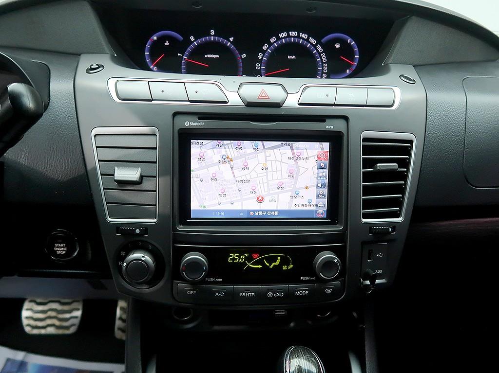 [KG모빌리티(쌍용)] 코란도투리스모 4WD TX 9인승 - 이미지 9