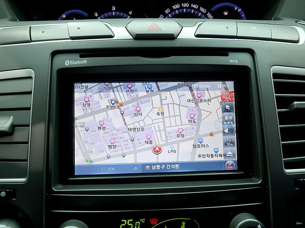 [KG모빌리티(쌍용)] 코란도투리스모 4WD TX 9인승 - 이미지 14