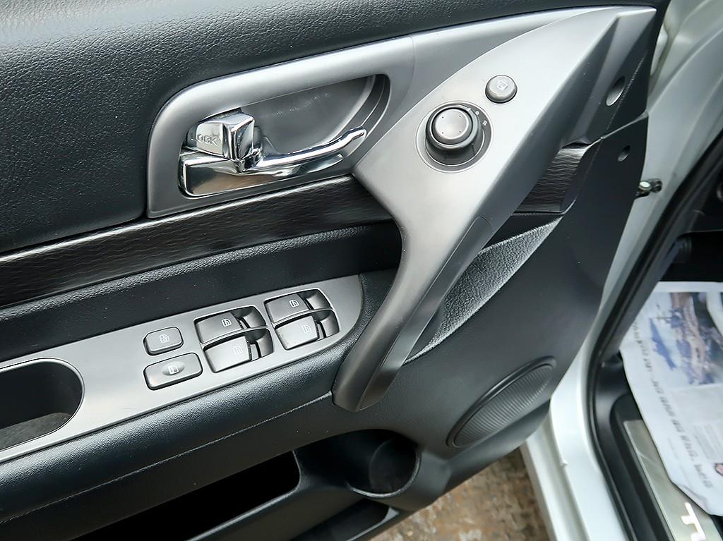 [KG모빌리티(쌍용)] 코란도투리스모 4WD TX 9인승 - 이미지 18