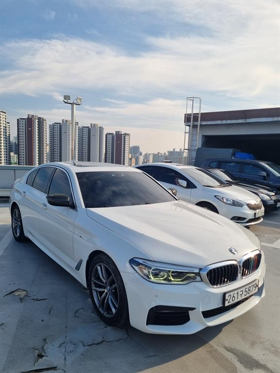 [BMW] 5시리즈 (G30) 520d xDrive M 스포츠 플러스 - 이미지 3