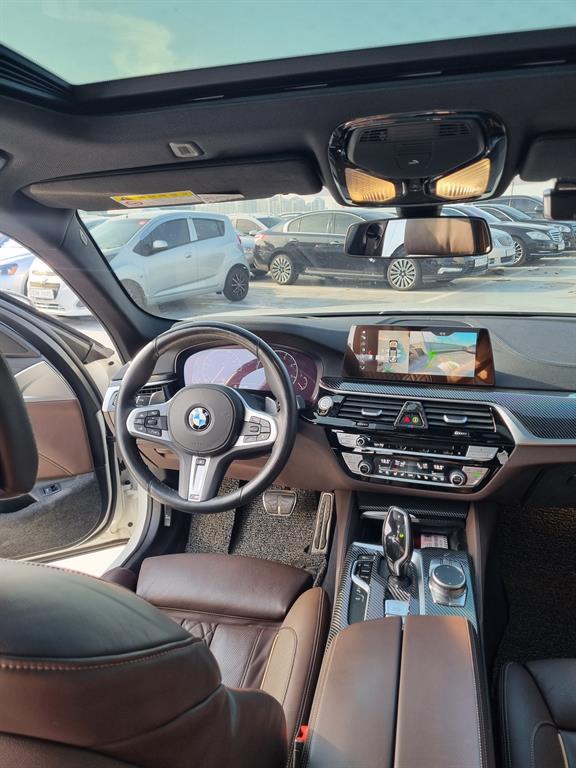 [BMW] 5시리즈 (G30) 520d xDrive M 스포츠 플러스 - 이미지 18
