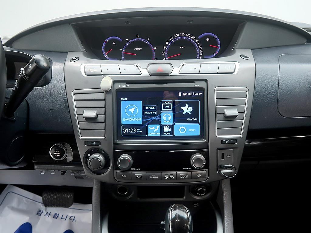 [KG모빌리티(쌍용) ] 코란도투리스모 4WD 아웃도어 에디션 - 이미지 9