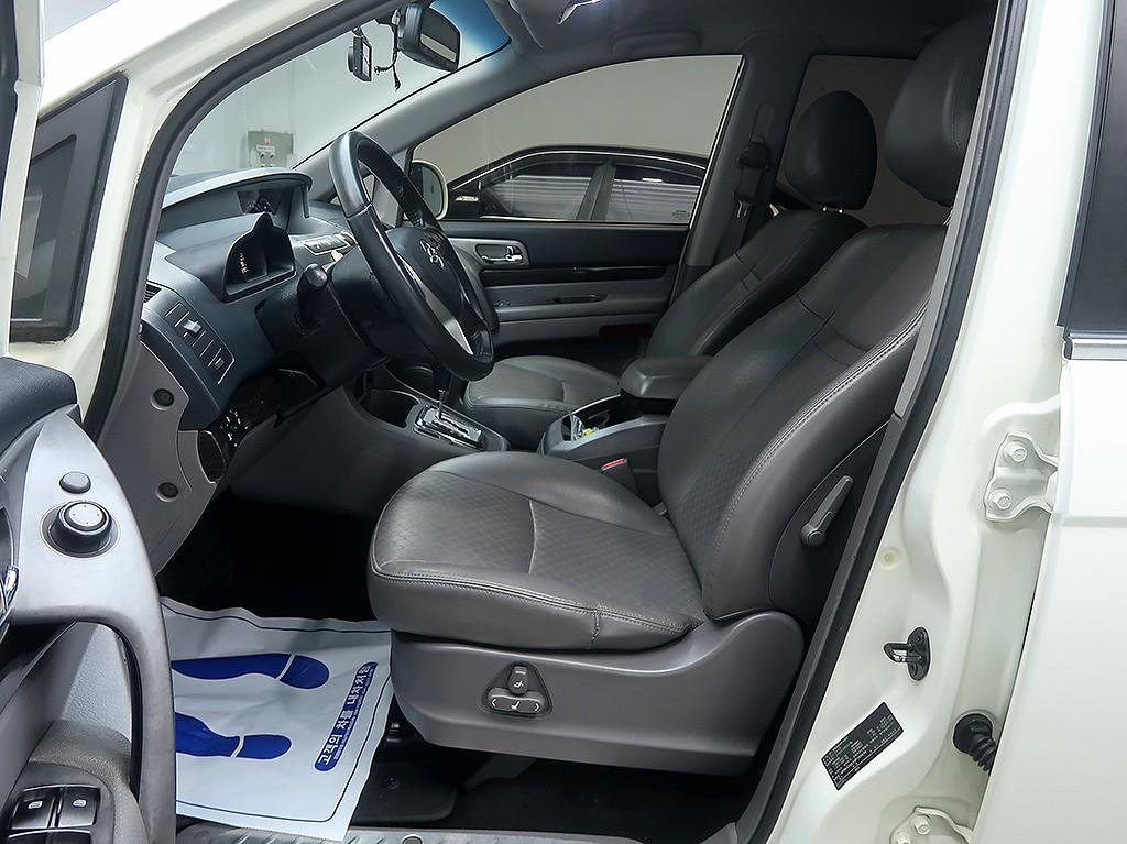 [KG모빌리티(쌍용) ] 코란도투리스모 4WD 아웃도어 에디션 - 이미지 11