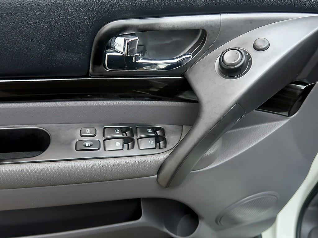 [KG모빌리티(쌍용) ] 코란도투리스모 4WD 아웃도어 에디션 - 이미지 13