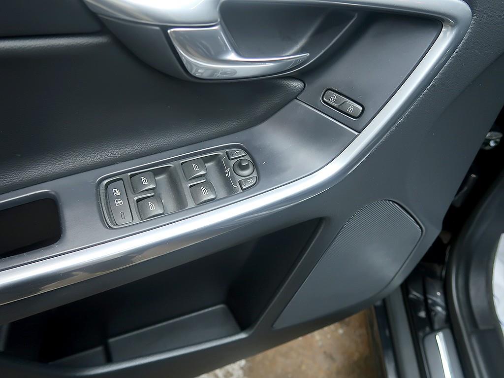 [볼보] XC60 D3 - 이미지 16