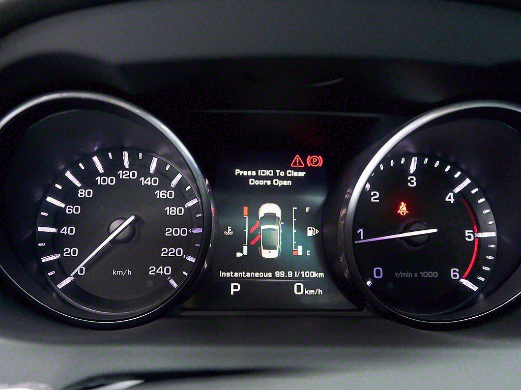 [랜드로버] 디스커버리 스포츠 2.0 TD4 HSE 럭셔리 - 이미지 6