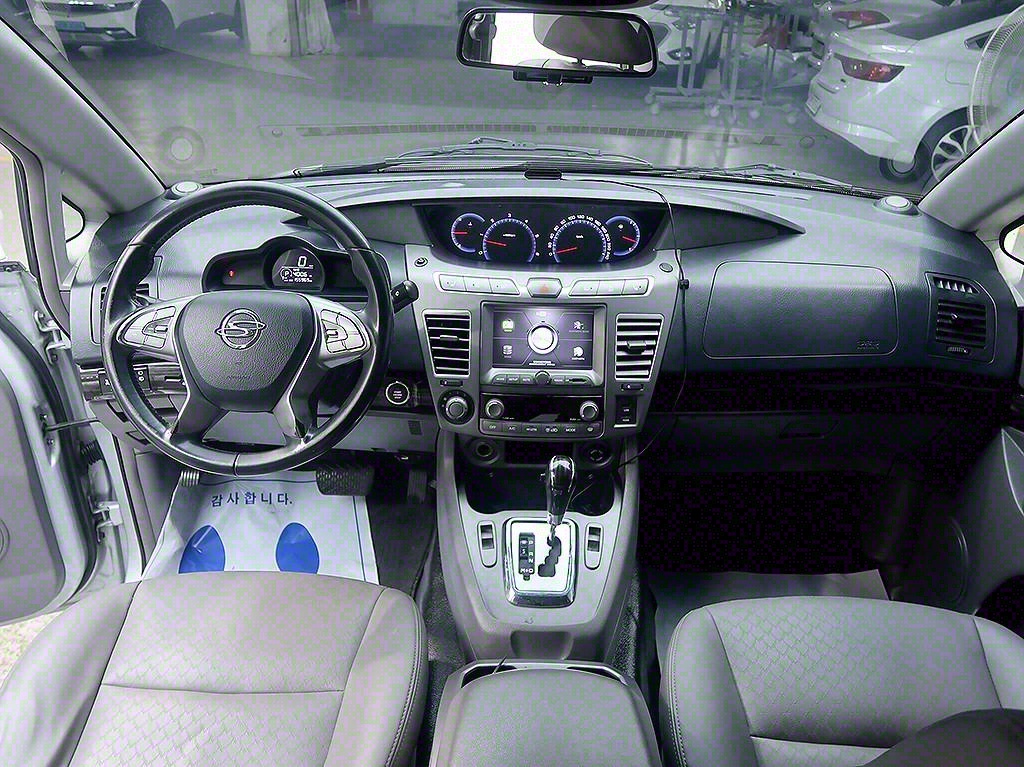 [KG모빌리티(쌍용) ] 코란도투리스모 4WD TX 9인승       (9인승) - 이미지 5