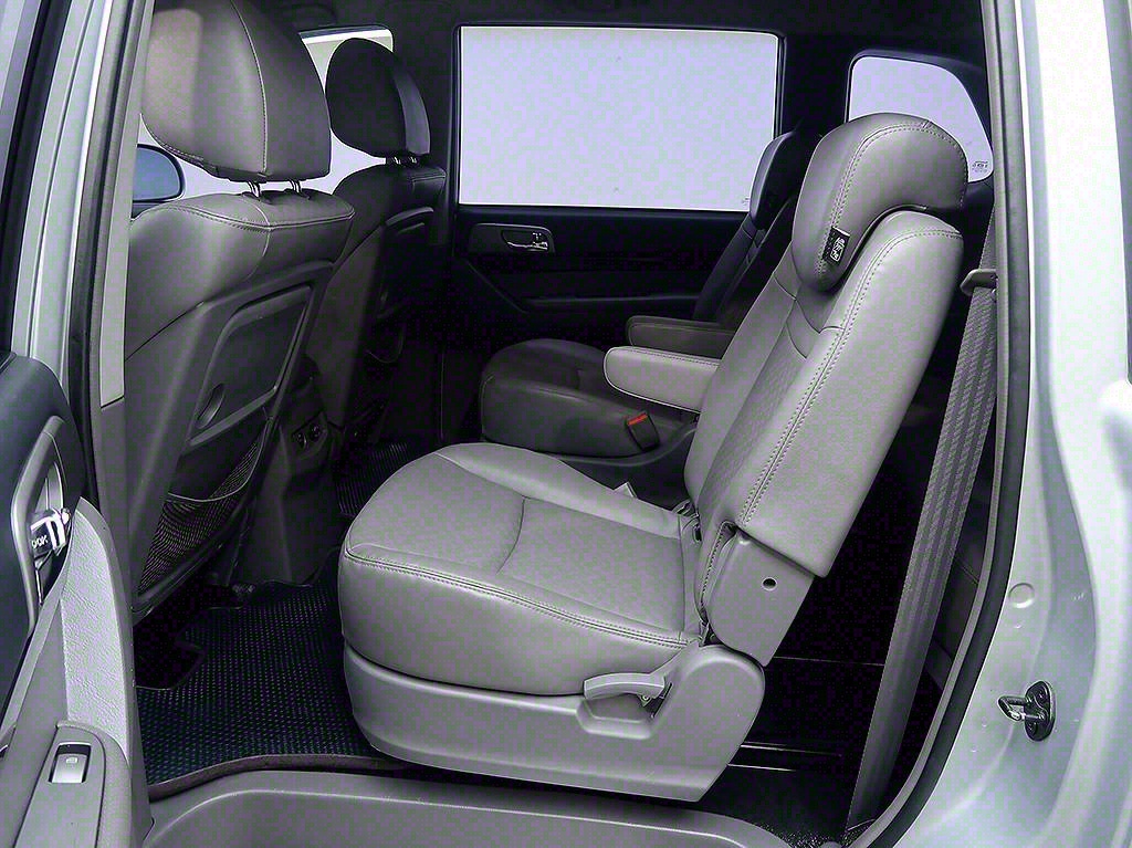 [KG모빌리티(쌍용) ] 코란도투리스모 4WD TX 9인승       (9인승) - 이미지 12