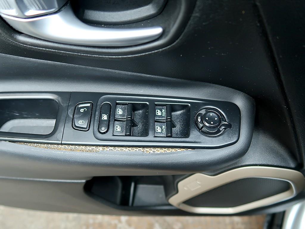 [지프] 레니게이드 2.0 디젤 리미티드 AWD        (5인승) - 이미지 15