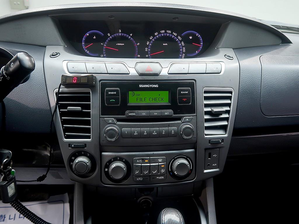 [KG모빌리티(쌍용) ] 코란도투리스모 4WD LT 9인승 - 이미지 9