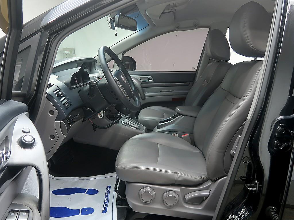 [KG모빌리티(쌍용) ] 코란도투리스모 4WD LT 9인승 - 이미지 11