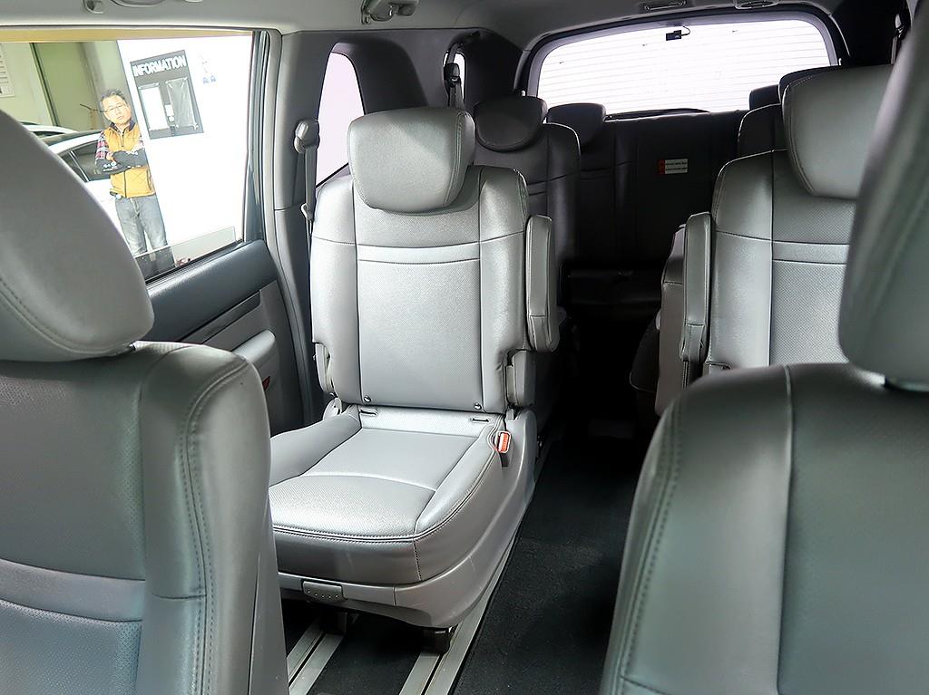 [KG모빌리티(쌍용) ] 코란도투리스모 4WD LT 9인승 - 이미지 13