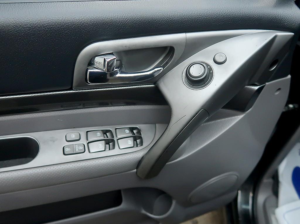 [KG모빌리티(쌍용) ] 코란도투리스모 4WD LT 9인승 - 이미지 14