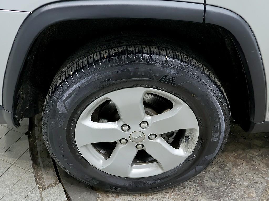 [지프] 그랜드 체로키 3.0 디젤 라레도 - 이미지 7