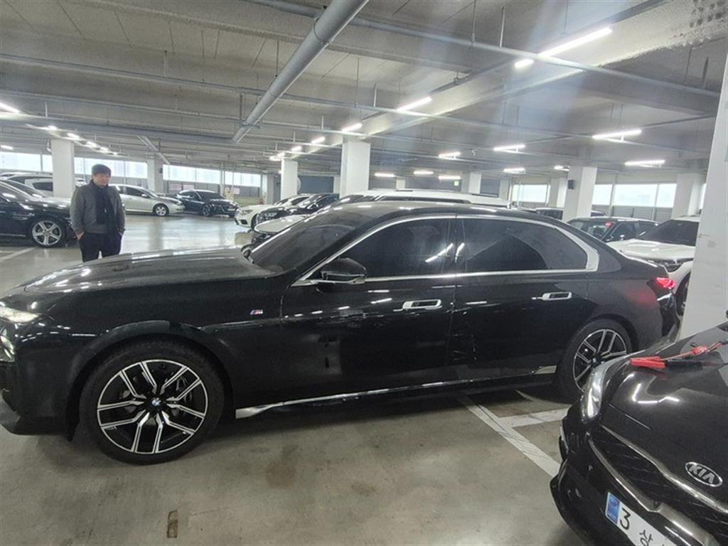 [BMW] 7시리즈 (G70) 740d xDrive M 스포츠 - 이미지 4