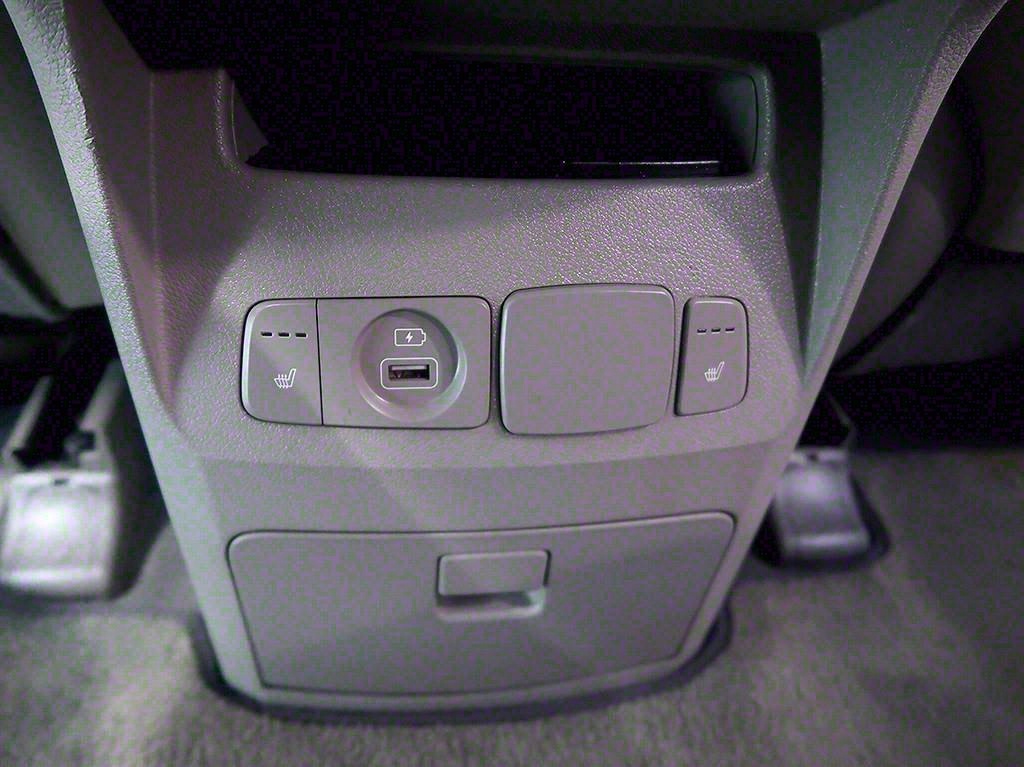 [기아] 더 뉴 카니발 디젤 9인승 럭셔리 - 이미지 13