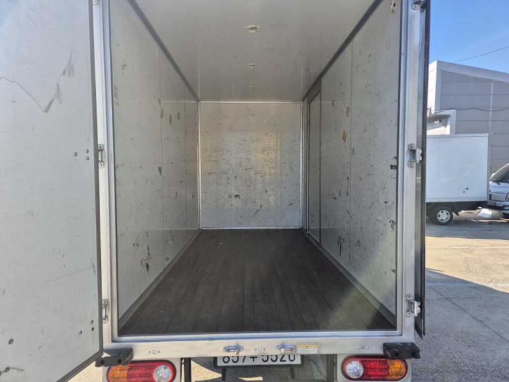 한국쓰리축 특장 내장탑차