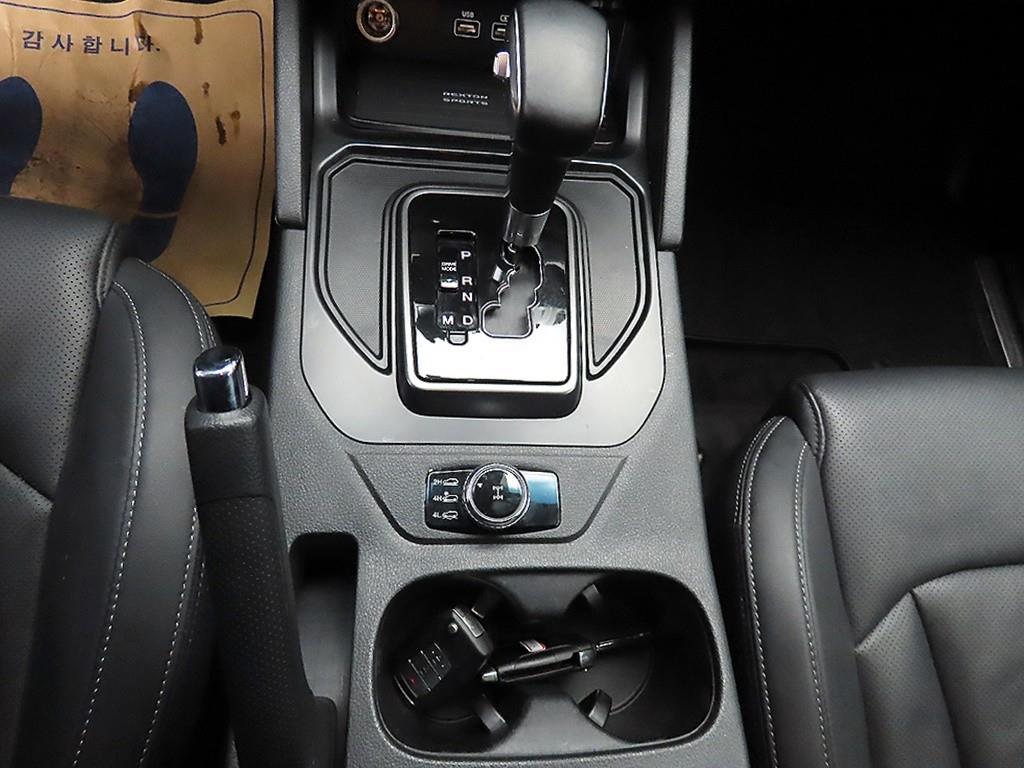 KG모빌리티(쌍용) 더 뉴렉스턴 스포츠 칸 2.2 4WD 프레스티지 - 이미지 16