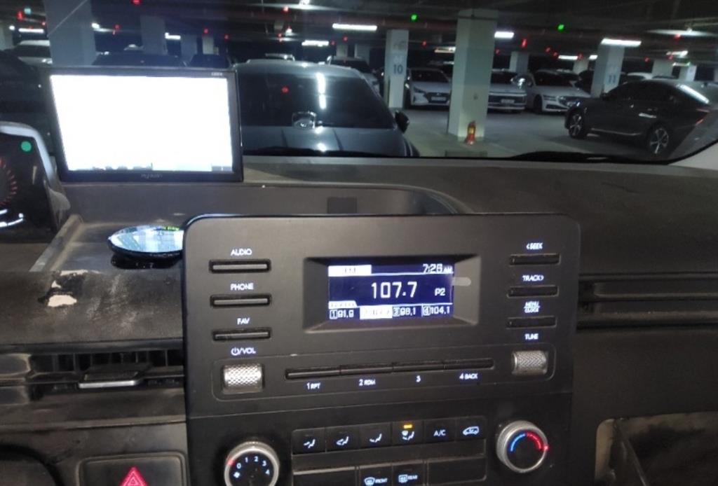 현대 스타리아 3.5 LPG 카고 5인승 모던 - 이미지 4