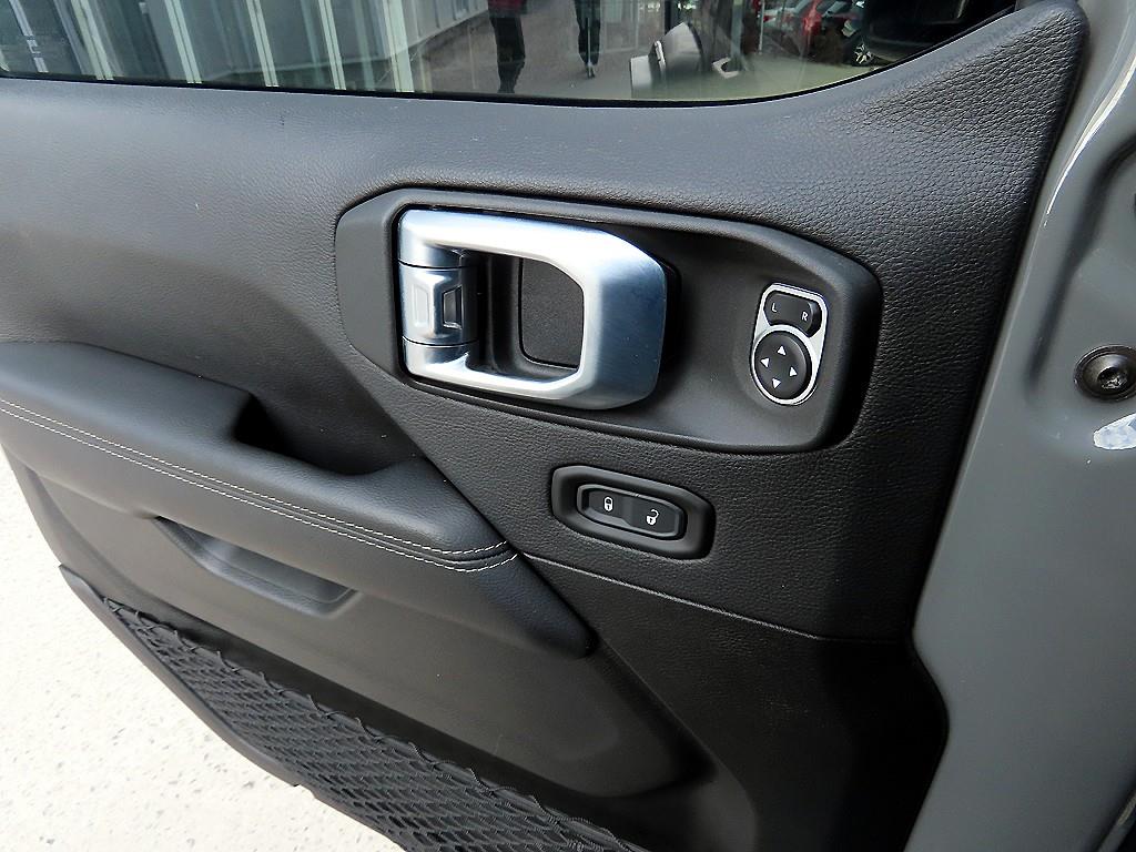 지프 글래디에이터 3.6 V6 AWD 루비콘 소프트 트리폴드 - 이미지 3