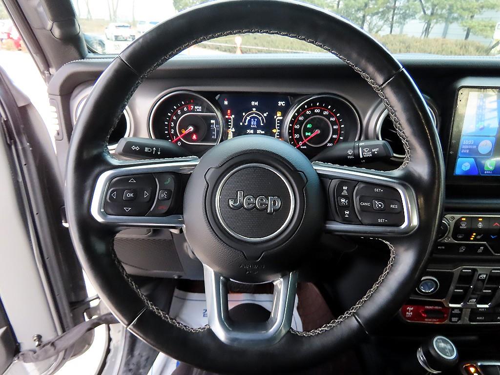 지프 글래디에이터 3.6 V6 AWD 루비콘 소프트 트리폴드 - 이미지 14