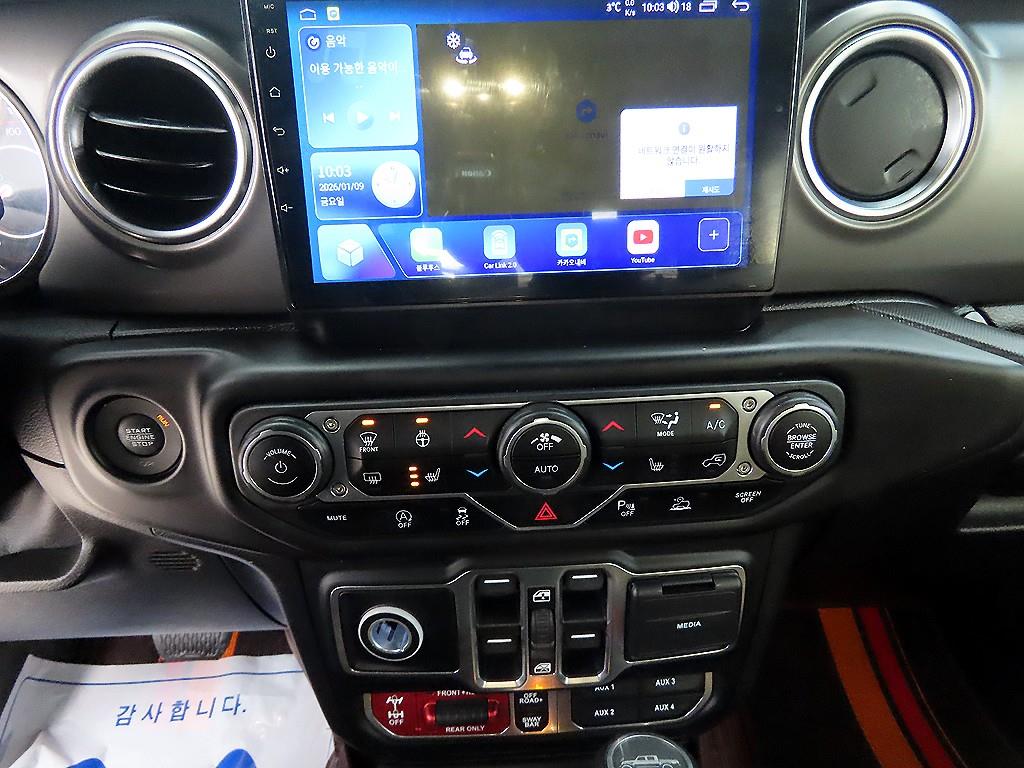 지프 글래디에이터 3.6 V6 AWD 루비콘 소프트 트리폴드 - 이미지 17