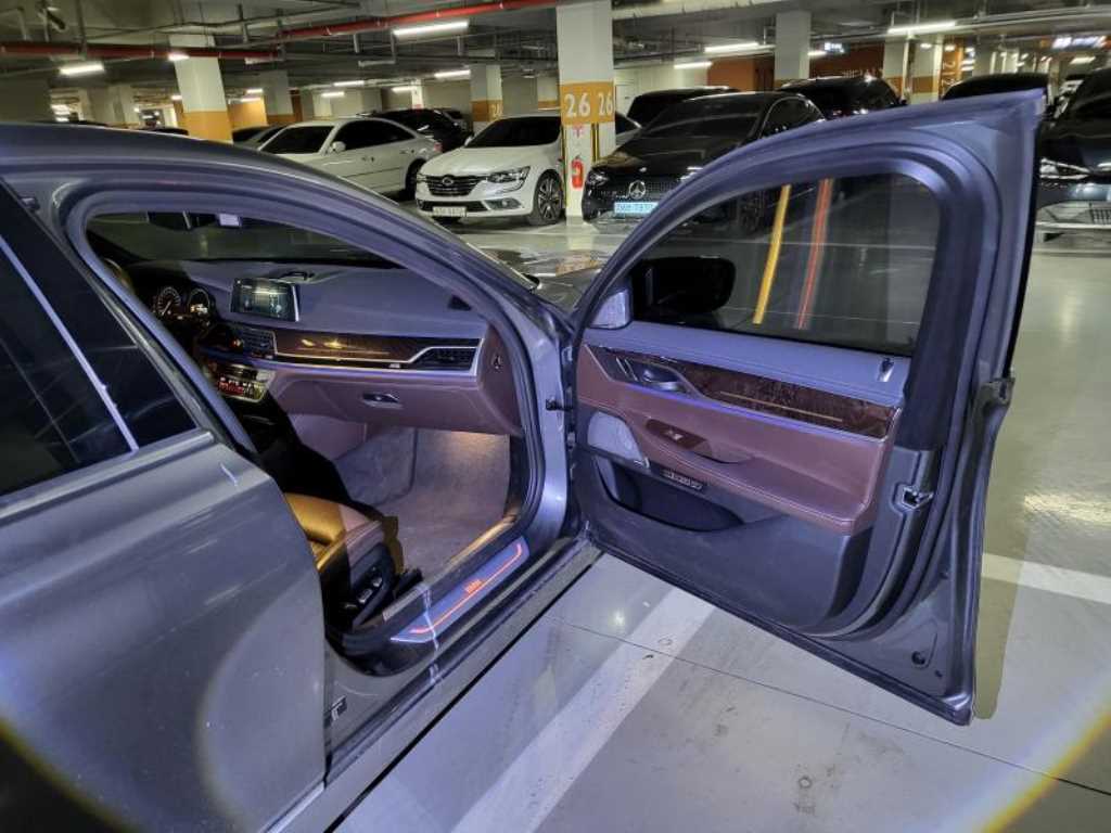 BMW 7시리즈(6세대) 750Li xDrive - 이미지 17