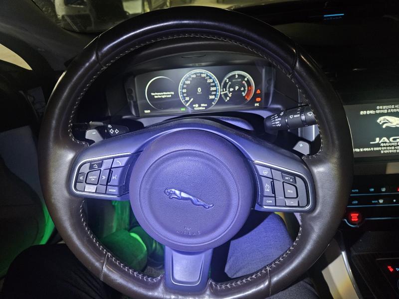 재규어 XF(2세대) 2.0 20d AWD 포트폴리오