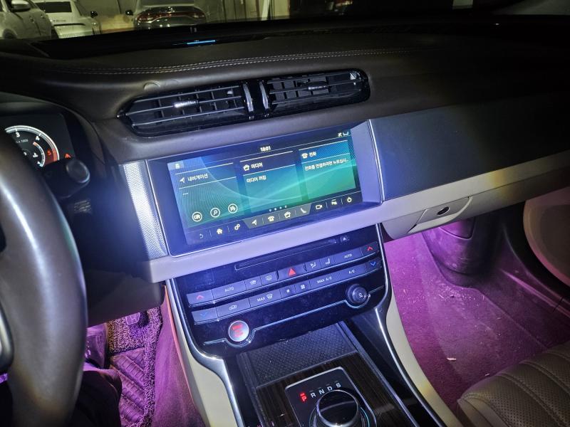 재규어 XF(2세대) 2.0 20d AWD 포트폴리오 - 이미지 10