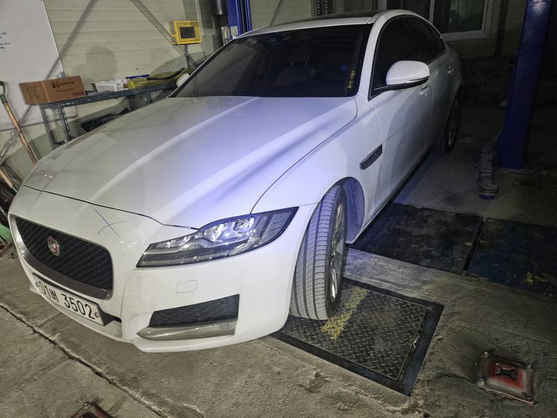 재규어 XF(2세대) 2.0 20d AWD 포트폴리오 - 이미지 11