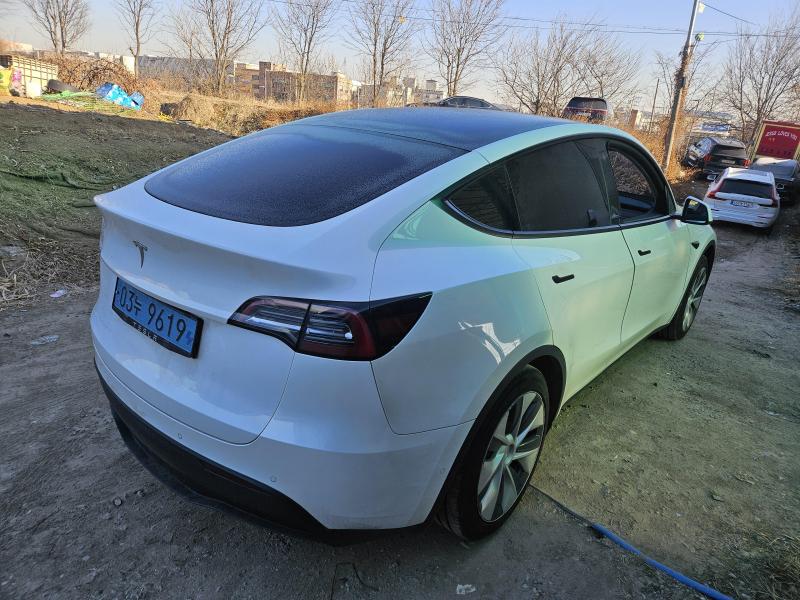 테슬라 모델 Y RWD 스탠다드 레인지 - 이미지 10