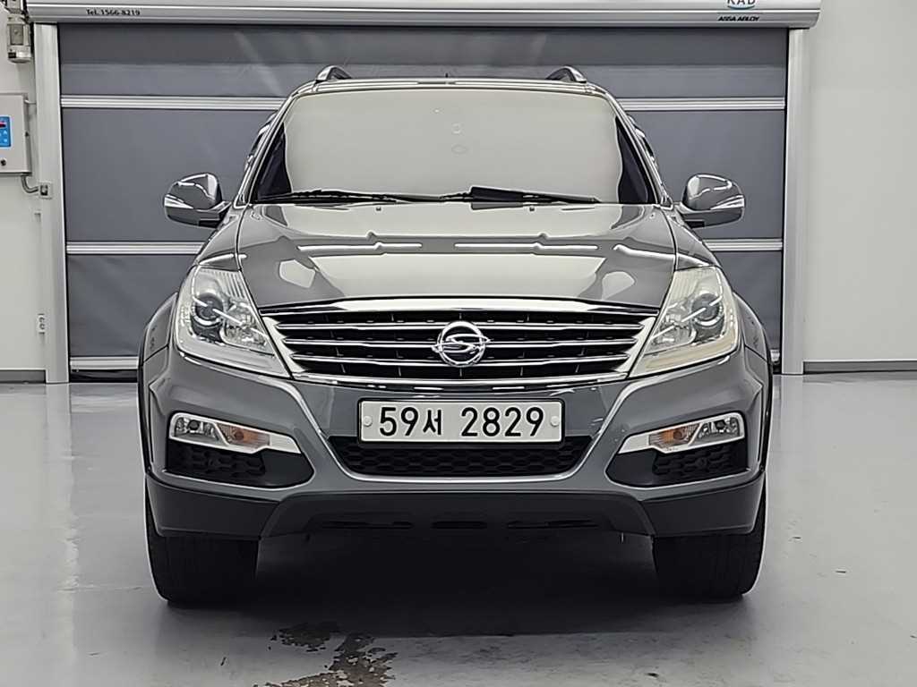 KG모빌리티(쌍용) 렉스턴W 2.0 4WD RX7 럭셔리 - 이미지 12