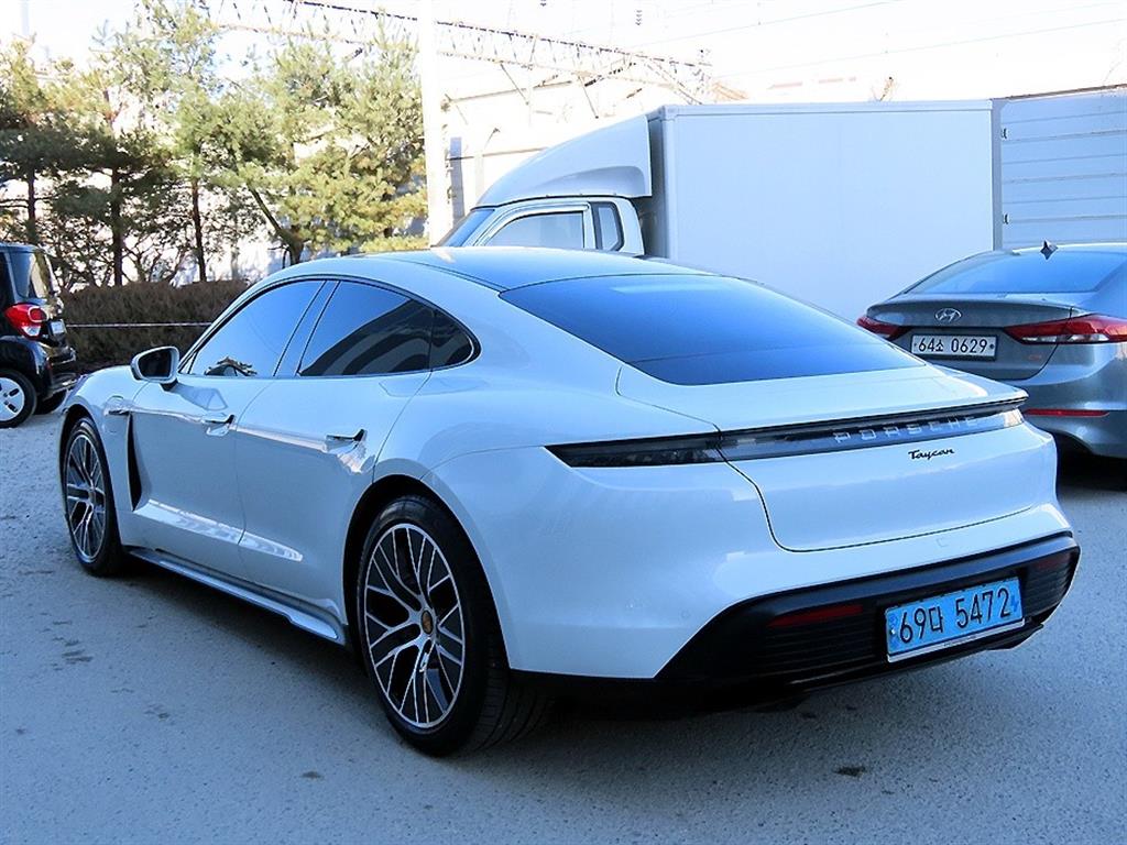 포르쉐 타이칸 EV - 이미지 6